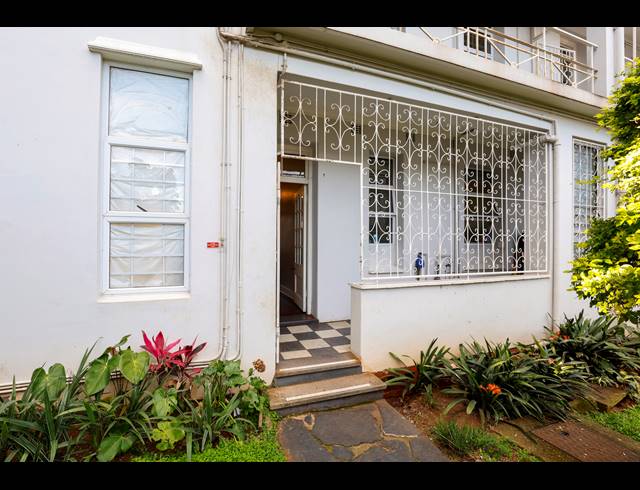 2.5 BEDROOM APARTMENT FOR SALE IN ESSENWOOD